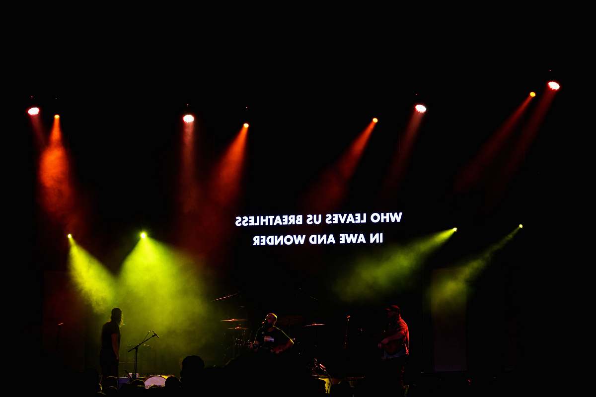 concert performing ban with red and yelow holland